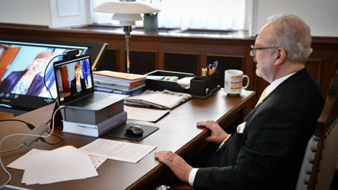 Baltijas valstu prezidenti pārrunā vīrusa Covid-19 ierobežošanu un ekonomikas stabilizēšanu