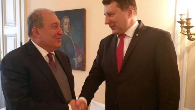 Valsts prezidents Raimonds Vējonis Minhenes drošības konferences laikā tiekas ar Armēnijas prezidentu