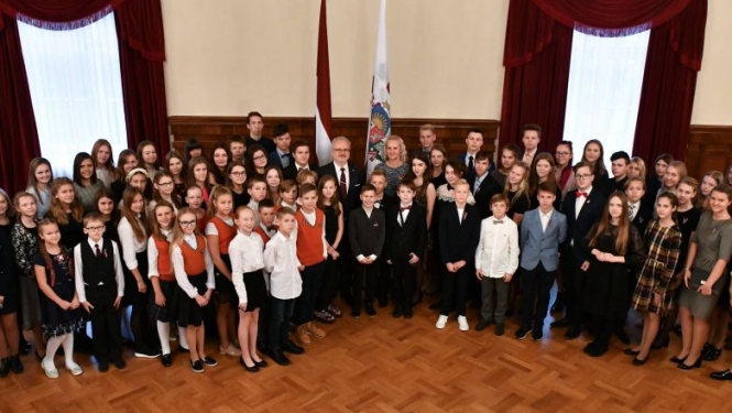 Valsts prezidenta Egila Levita uzruna skolēnu radošo darbu konkursa “Mūsdienu varonības tēli Latvijā” dalībniekiem