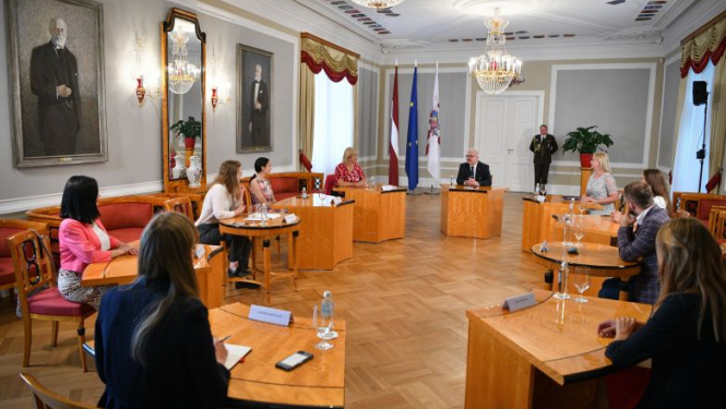 Saruna Rīgas pilī par bērnu ārpusģimenes aprūpi Latvijā