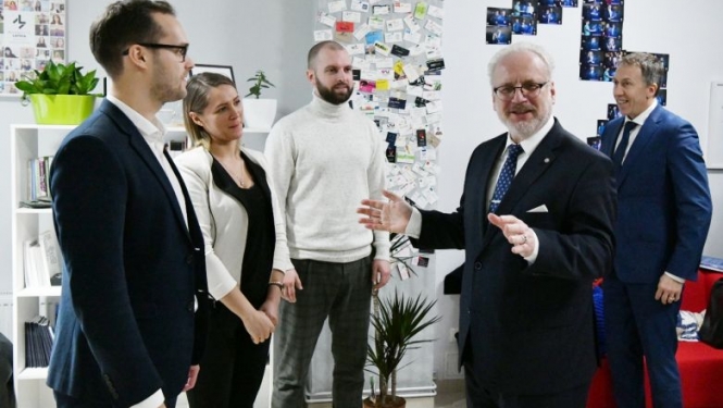 Valsts prezidents atzinīgi novērtē jauno uzņēmēju modernos un drosmīgos projektus Liepājas Biznesa inkubatorā