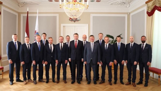 Valsts prezidents tiekas ar Latvijas hokeja izlasi