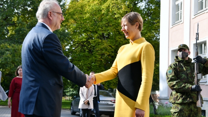 Egils Levits sarokojas ar Kersti Kaljulaidu