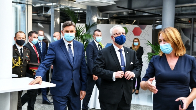 Valsts prezidents Egils Levits un Boruts Pāhors apmeklē Jožefa Stefana institūtu