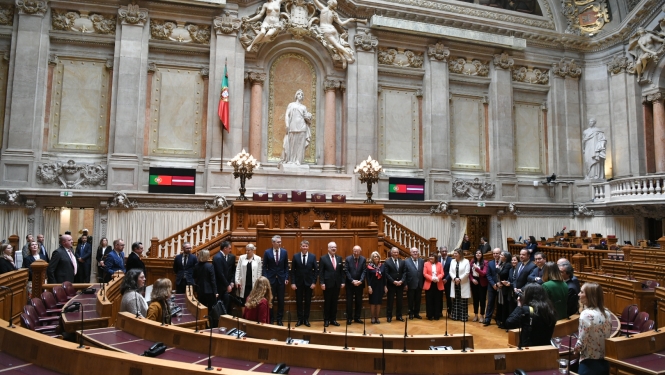 Kopbilde ar Portugāles parlamenta pārstāvjiem