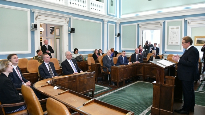 Darba vizītes delegācija sēž Islandes parlamentā