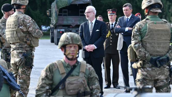 Valsts prezidents Egils Levits Slovēnijas 10 eFP bāzē ar Slovēnijas prezidentu Borutu Pāhoru
