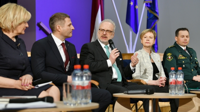 Egils Levits diskusijā