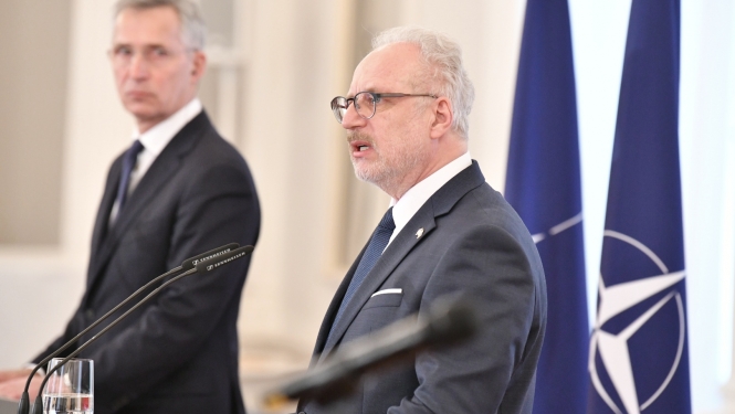 Valsts prezidents Egils Levits un NATO ģenerālsekretārs Jens Stoltenbergs