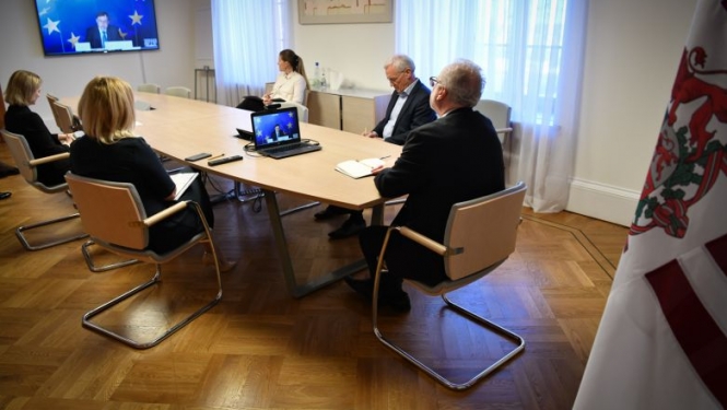 Valsts prezidents ar EK izpildviceprezidentu V. Dombrovski pārrunā ES izejas stratēģiju no COVID-19 izraisītās krīzes