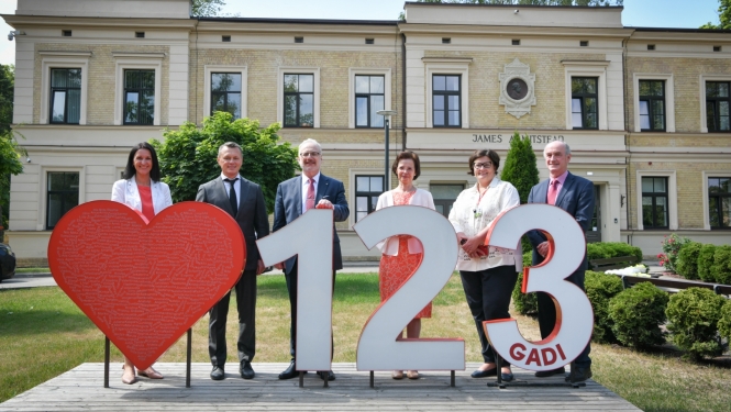 28.06.2023. Valsts prezidents Egils Levits un Andra Levite apmeklē Bērnu klīnisko universitātes slimnīcu