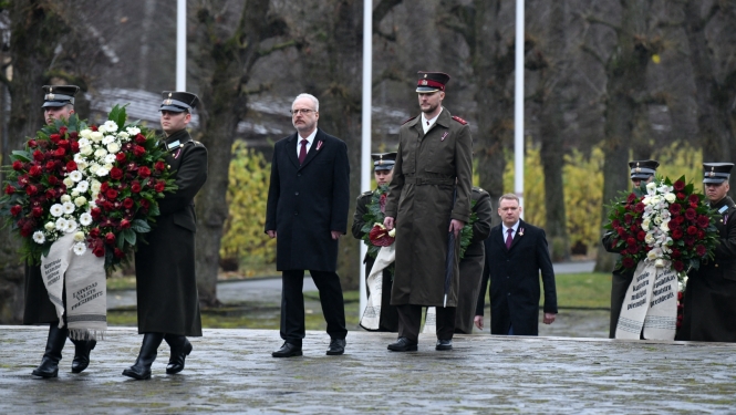 11.11.2022. Valsts prezidents Egils Levits piedalās Lāčplēša dienai veltītajos pasākumos Rīgas Domā un Rīgas Brāļu kapos