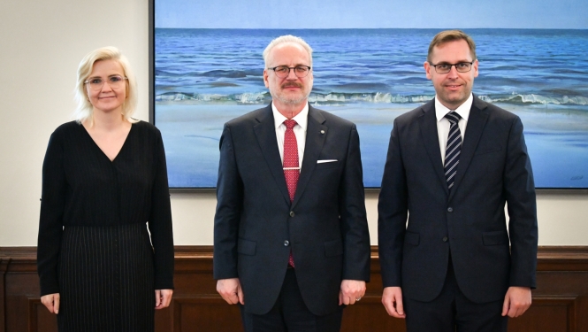 21.10.2022. Valsts prezidents Egils Levits tiekas ar valsts kontrolieri Rolandu Irkli. 
