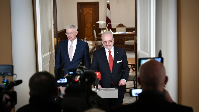 09.12.2022. Valsts prezidents Egils Levits tiekas ar Ministru prezidentu Krišjāni Kariņu 2022. gada 9. decembrī. 