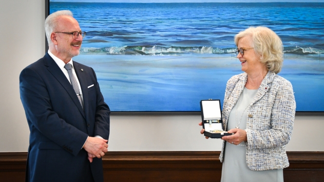 Valsts prezidents Egils Levits tiekas ar Somijas ārkārtējo un pilnvaroto vēstnieci Latvijā Rītu Korpivāru (Mrs Riitta Korpivaara) vēstnieces kadences noslēgumā. Foto autors: Ilmārs Znotiņš, Valsts prezidenta kanceleja. 2022. gada 17. augustā. 