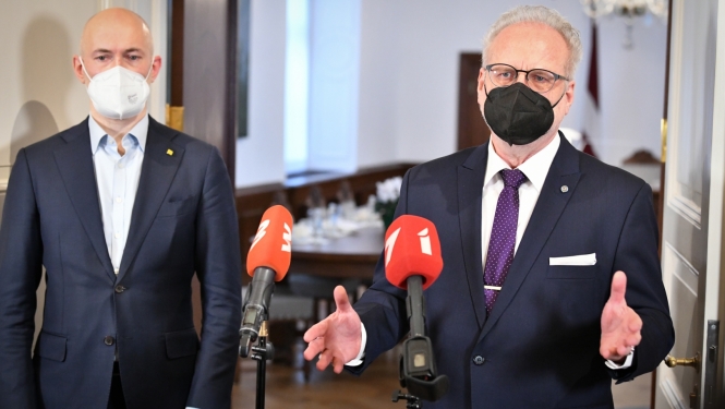 Veselības ministrs un Valsts prezidents sniedz komentāru medijiem