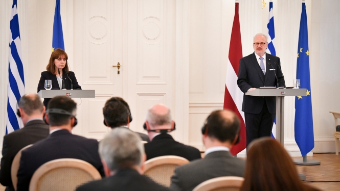 Grieķijas un Latvijas prezidenti uzrunā medijus