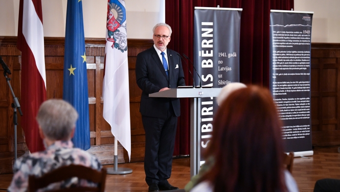 Valsts prezidents Egils Levits sniedz uzrunu fonda "Sibīrijas bērni" pasākumā Rīgas pils Svētku zālē