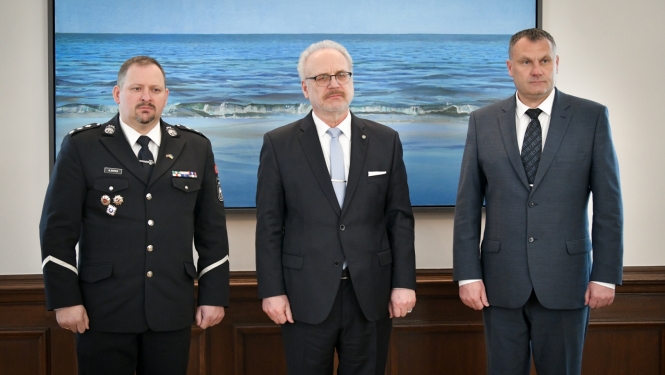 2023. gada 2. maijā. Valsts prezidents tiekas ar ģenerālprokuroru Juri Stukānu un Valsts policijas priekšnieku Armandu Ruku. 