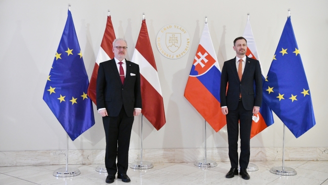 Tiksanas ar Eduardu Hegeru, Slovākijas premjerministru.