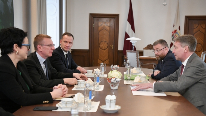 03.04.2024. Valsts prezidenta Edgara Rinkēviča tikšanās ar labklājības ministru Uldi Auguli. Foto autors: Ilmārs Znotiņš, Valsts prezidenta kanceleja.