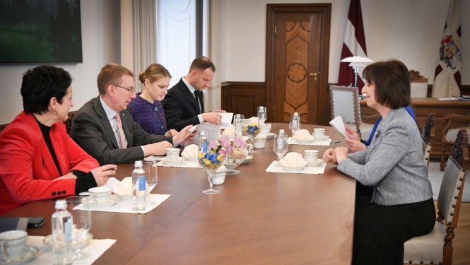28.02.2024. Valsts prezidenta Edgara Rinkēviča tikšanās ar vides aizsardzības un reģionālās attīstības ministri Ingu Bērziņu 