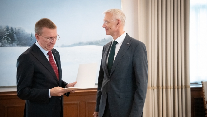 17.08.2023. Valsts prezidents Edgars Rinkēvičs saņem Ministru prezidenta Krišjāņa Kariņa valdības demisijas rakstu