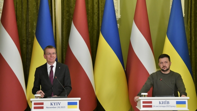 Valsts prezidents Edgars Rinkēvičs un Ukrainas prezidents Volodimirs Zelenskis