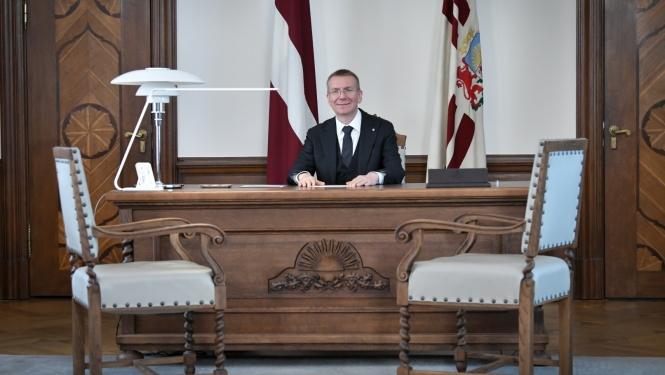 Valsts prezidents Edgars Rinkēvičs kabinetā