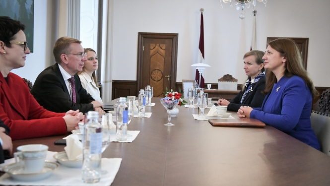 29.09.2023. Valsts prezidenta Edgara Rinkēviča tikšanās ar Latvijas Izglītības un zinātnes darbinieku arodbiedrības priekšsēdētāju Ingu Vanagu