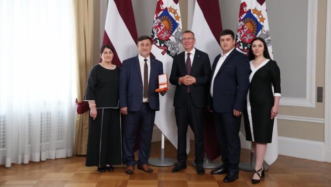 01.07.2024. Atzinības krusta pasniegšanas ceremonija Latvijas Republikas goda konsulam Ukrainā, Luhanskas un Doneckas apgabalā, Oleksandram Pavenko