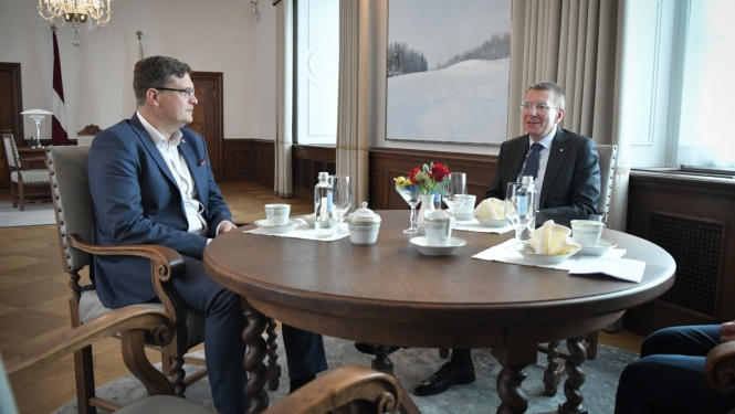 04.09.2023. Valsts prezidenta Edgara Rinkēviča tikšanās ar Latvijas Televīzijas valdes priekšsēdētāju Ivaru Priedi