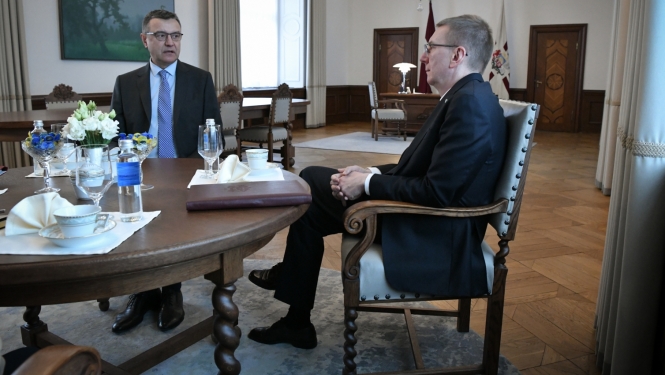 12.03.2024. Valsts prezidenta Edgara Rinkēviča tikšanās ar Saeimas Budžeta un finanšu (nodokļu) komisijas vadītāju Jāni Reiru