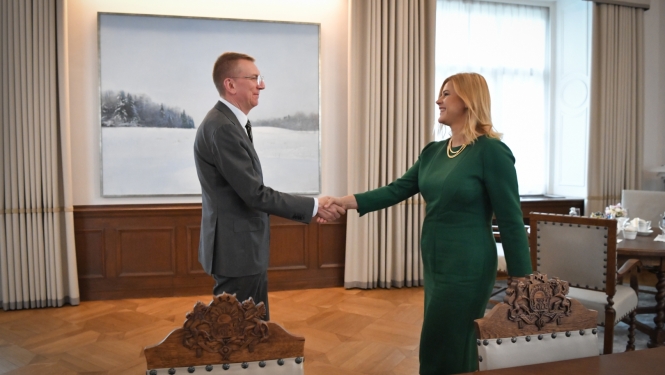 27.07.2023. Valsts prezidents Edgars Rinkēvičs tiekas ar labklājības ministri Eviku Siliņu Valsts prezidenta kabinetā. 