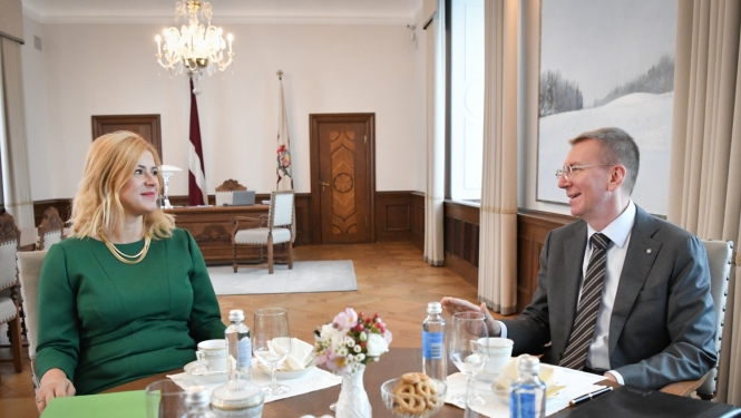 27.07.2023. Valsts prezidents Edgars Rinkēvičs tiekas ar labklājības ministri Eviku Siliņu Valsts prezidenta kabinetā. 