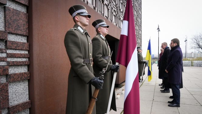 19.11.2024. Valsts prezidenta Edgara Rinkēviča dalība atceres brīdī, pieminot Ukrainas tautas upurus 1000. kara dienā kopš Krievijas pilna mēroga militārā iebrukuma Ukrainā