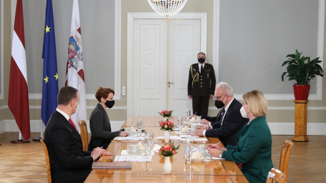 Sarunas dalībnieki Rīgas pils Ģerboņu zālē
