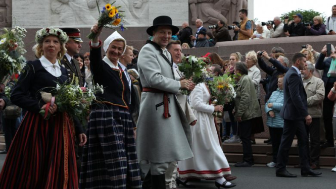 Valsts prezidents: Ar pirmo dziesmu svētku gājienu uz savu valsti devās nācija