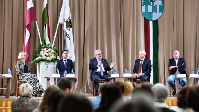 Valsts prezidents: demokrātiskai valstij ir svarīgi, ka iedzīvotāji jūtas atbildīgi par valsts attīstību un uzlabošanu