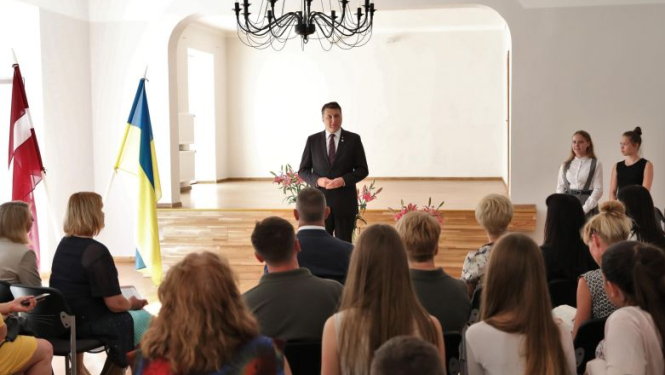 Valsts prezidents Saldus reģionālās vizītes laikā atklāj nometni Ukrainas karavīru bērniem
