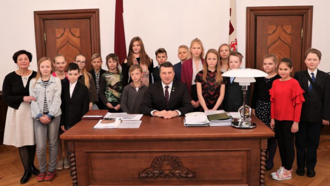 Valsts prezidents Raimonds Vējonis tiekas ar projekta “Iepazīsti savu Latviju!” dalībniekiem