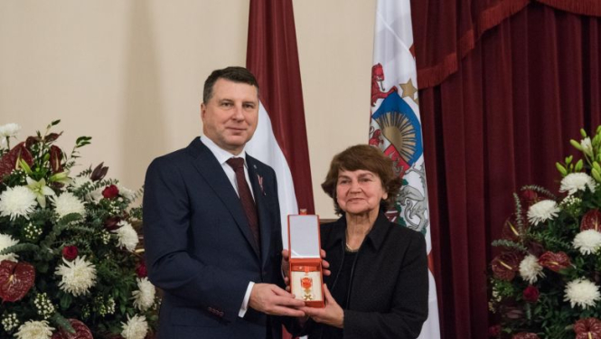 Valsts prezidents Rīgas pilī pasniedz augstākos valsts apbalvojumus