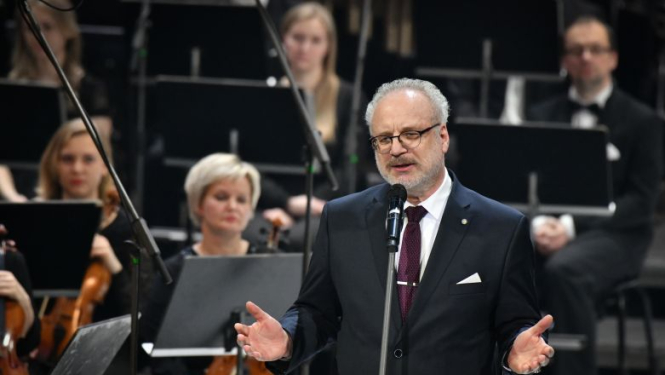 Valsts prezidents pasniedz balvu par mūža ieguldījumu mūzikā komponistiem Maijai Einfeldei un Paulam Dambim