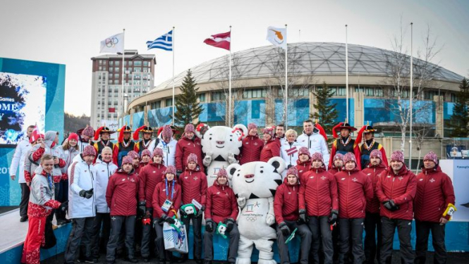 Valsts prezidents piedalās Latvijas karoga pacelšanā Phjončhanas olimpisko spēļu ciematā