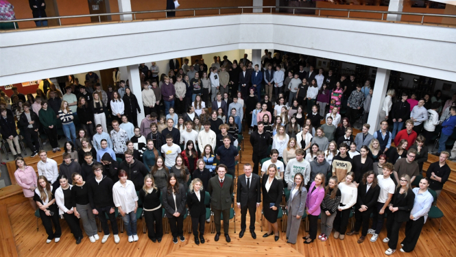 12.10.2023. Valsts prezidents Edgars Rinkēvičs tiekas ar Ādažu vidusskolas skolēniem.