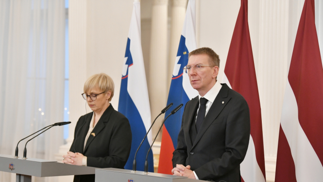 18.12.2023. Valsts prezidenta Edgara Rinkēviča un Slovēnijas Republikas prezidentes Natašas Pircas Musaras kopīga preses konference Rīgas pils Baltajā zālē