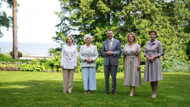 21.06.2024. Valsts prezidenta Edgara Rinkēviča tikšanās ar Saeimas priekšsēdētāju Daigu Mieriņu, Ministru prezidenti Eviku Siliņu, ārlietu ministri Baibu Braži un Saeimas ārlietu komisijas vadītāju Ināru Mūrnieci