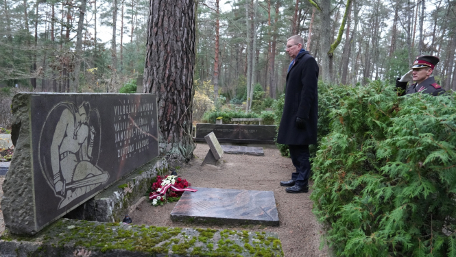 11.11.2024. Valsts prezidents Edgars Rinkēvičs godina Lāčplēša Kara ordeņa kavalieres Valijas-Valērijas Jansons-Veščūnas (1902–1990) piemiņu