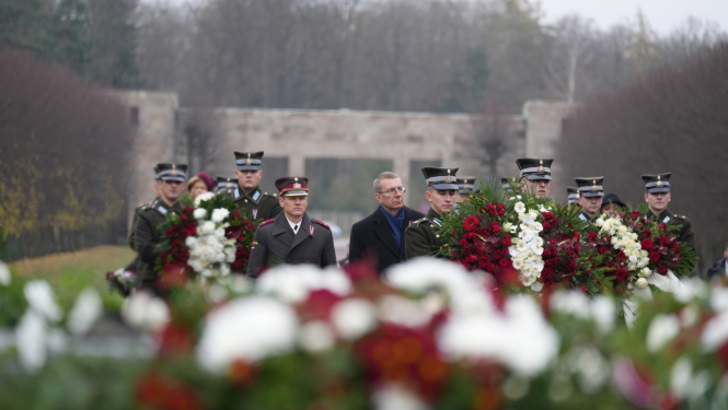 11.11.2024. Valsts prezidenta Edgara Rinkēviča dalība svinīgajā vainagu nolikšanas ceremonijā Rīgas Brāļu kapos, godinot Latvijas Brīvības cīnītājus