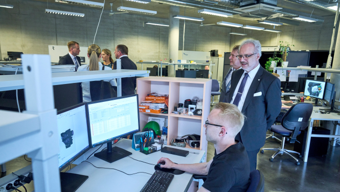 Valsts prezidents Egils Levits apmeklē augsto tehnoloģiju uzņēmumus “Hansa Matrix” un "Lightspace Technologies"